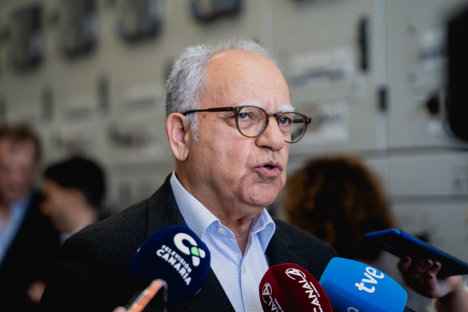 Imagen de Curbelo plantea monitorear el impacto del conflicto en Oriente Medio y revisar la bonificación al combustible en las islas no capitalinas   